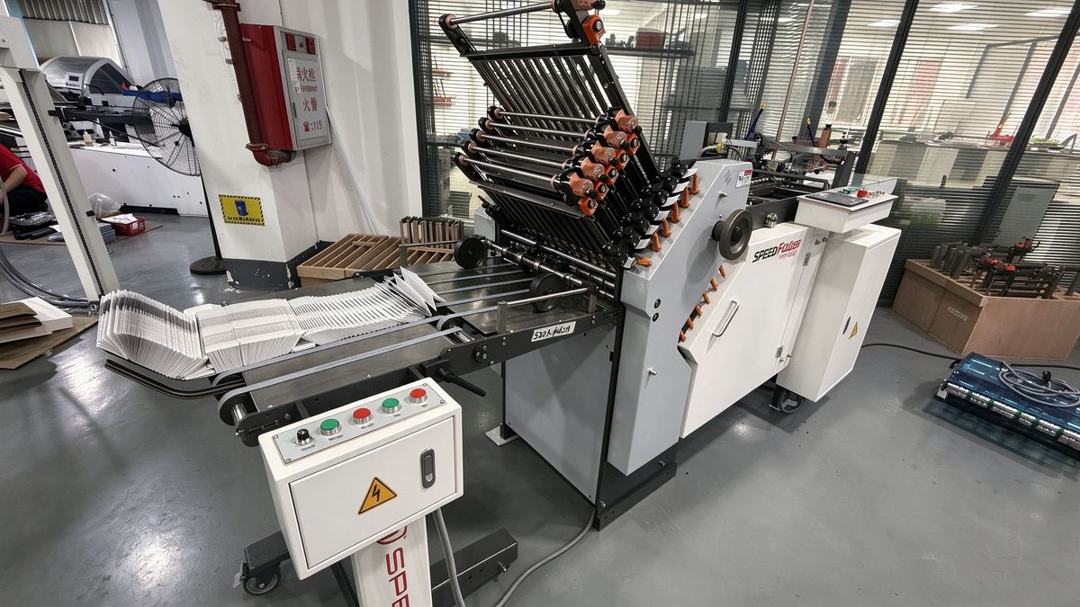Paper jam inside buckle plate folding machine