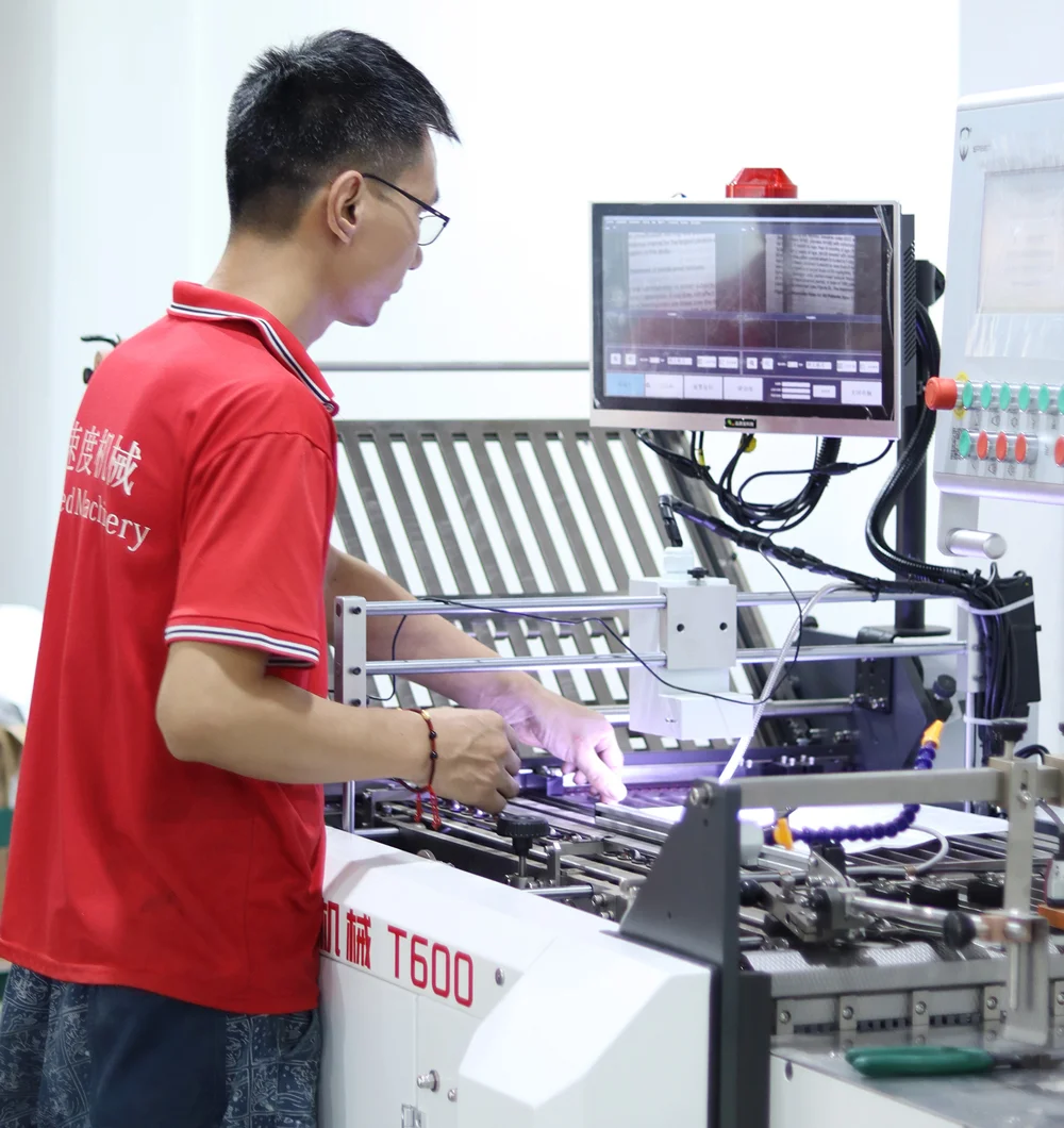 Fold plate gap setting for buckle folding machine